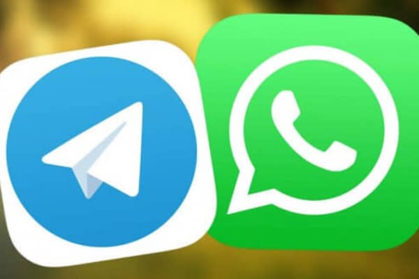 logotipos whatsapp e whatsapp em um telefone
