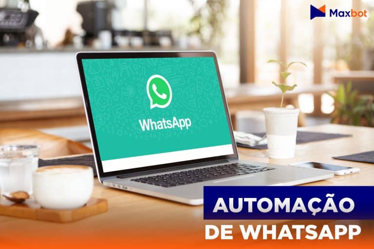 Pessoa acessando o WhatsApp Business pelo computador