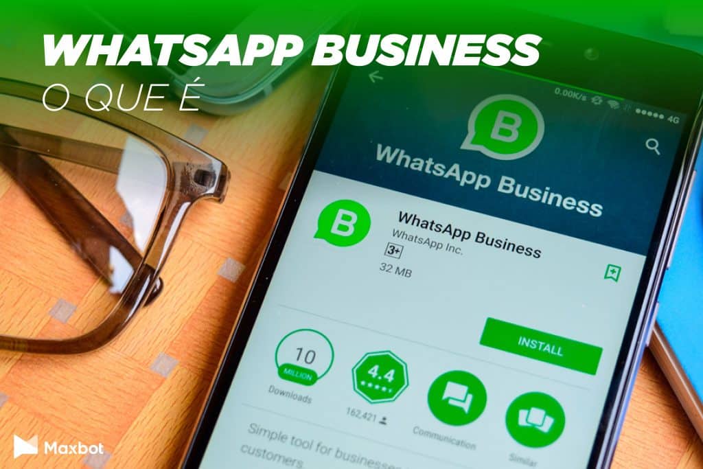 Imagem com celular aberto no aplicativo do Whatsapp Business e legenda